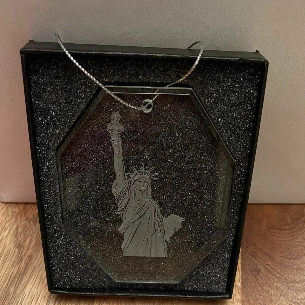 NIB Statue of Liberty Etched Glass Ornament